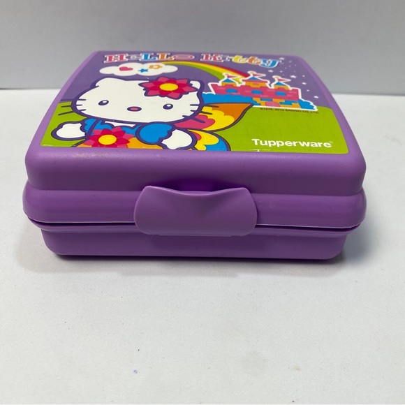 Hello Kitty Tupperware Storage Container 3752A-4 sandwich Keeper size 4.5 x 5 - Picture 4 of 13